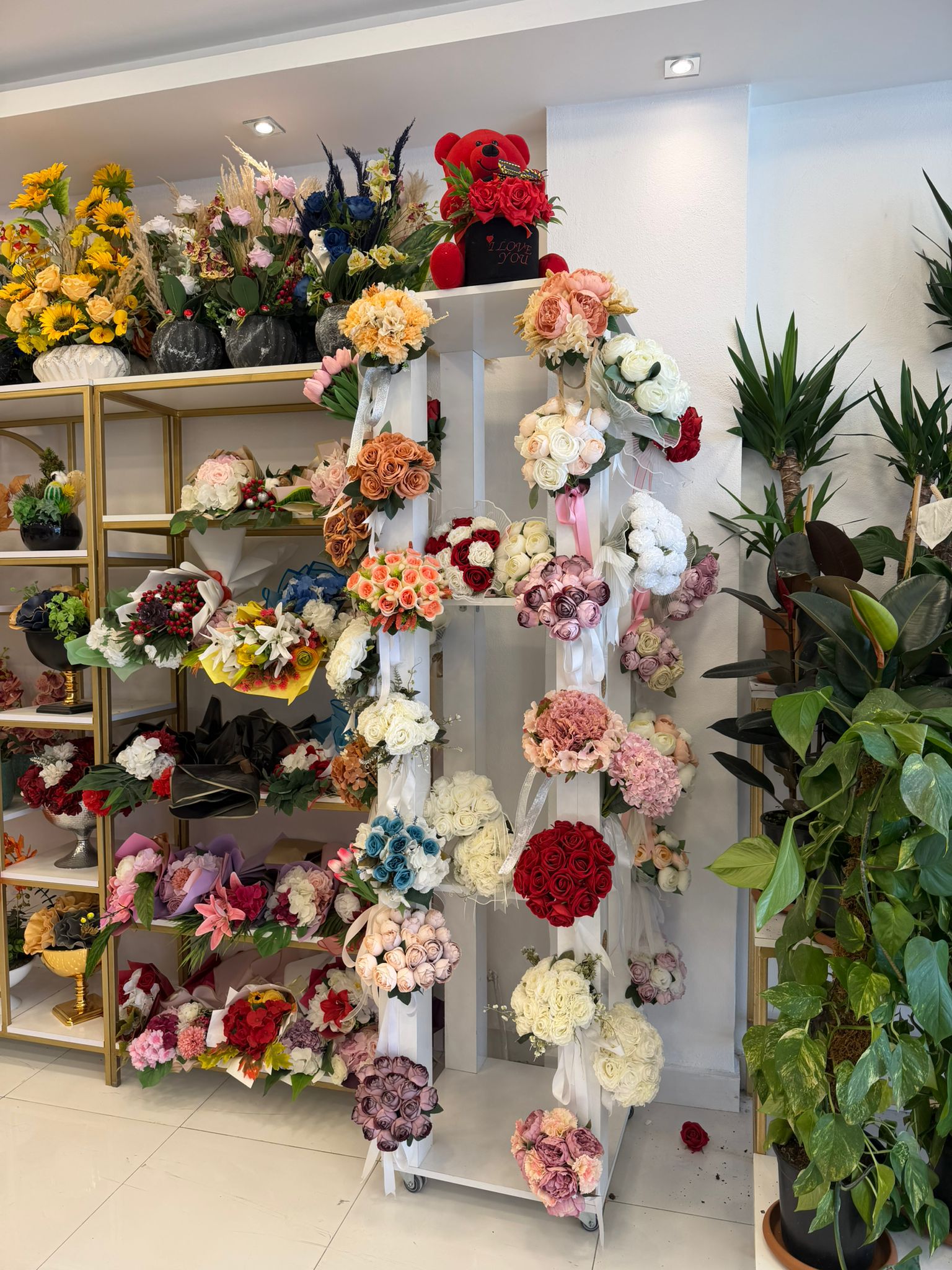 Despina Flowers & Çiçek & Çikolata & Organizasyon