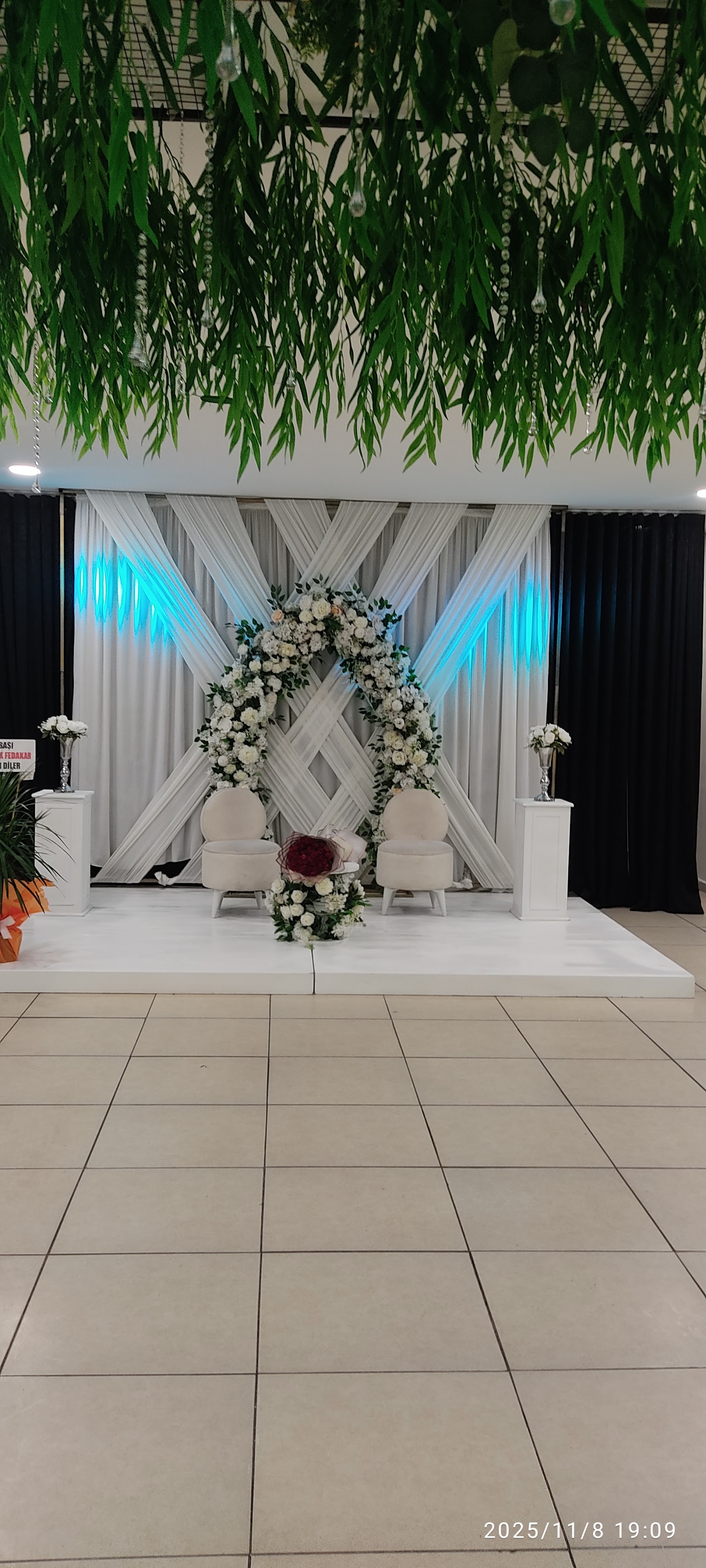 Eflatun Lounge