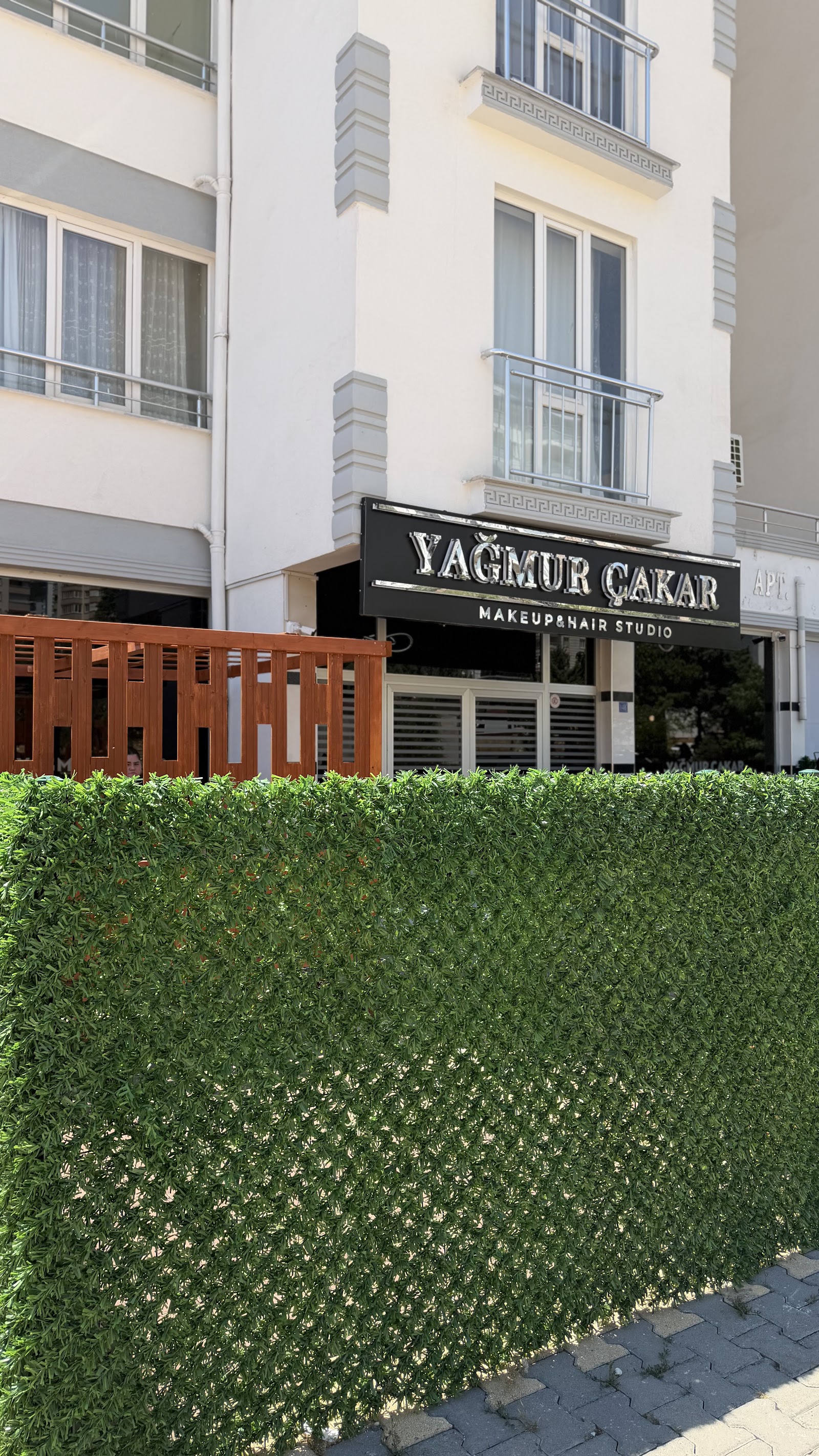 Yağmur Çakar make-up & hair studio